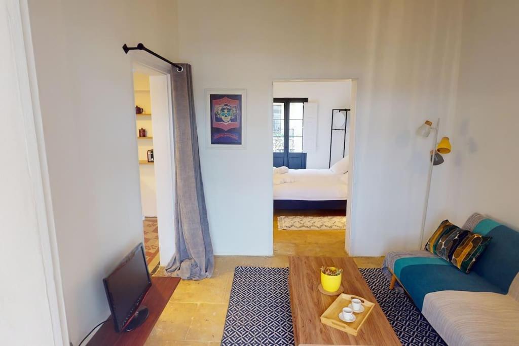 Narrow Street Suite Виктория Экстерьер фото