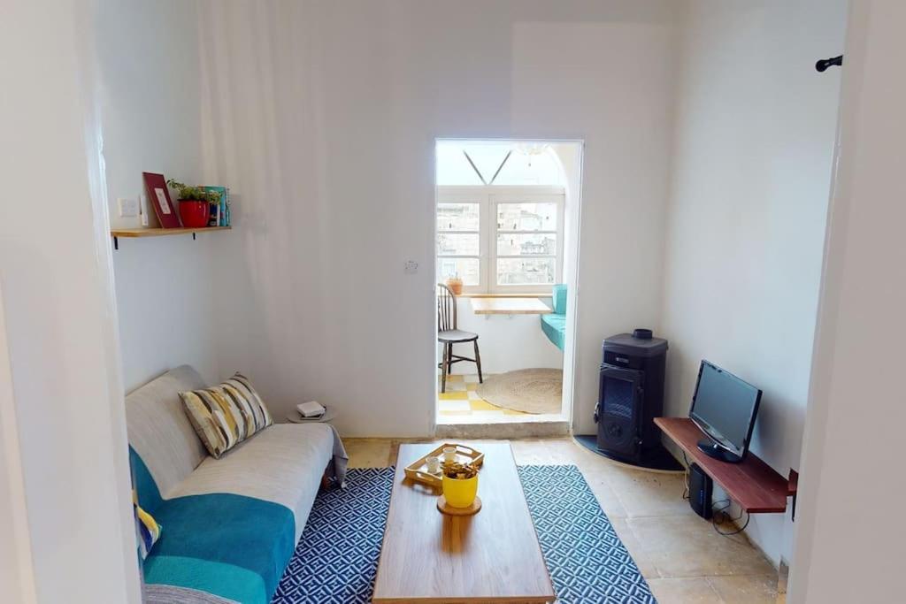 Narrow Street Suite Виктория Экстерьер фото